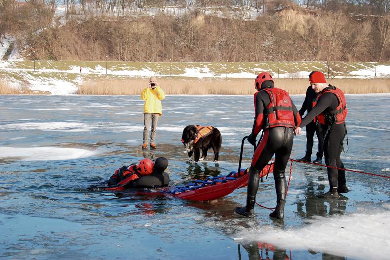 Ratownicy pokażą jak się ratować, gdy pęknie lód