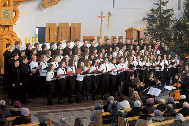 Chórzyści z Gąbina i Minstrel kolędowali w Płocku