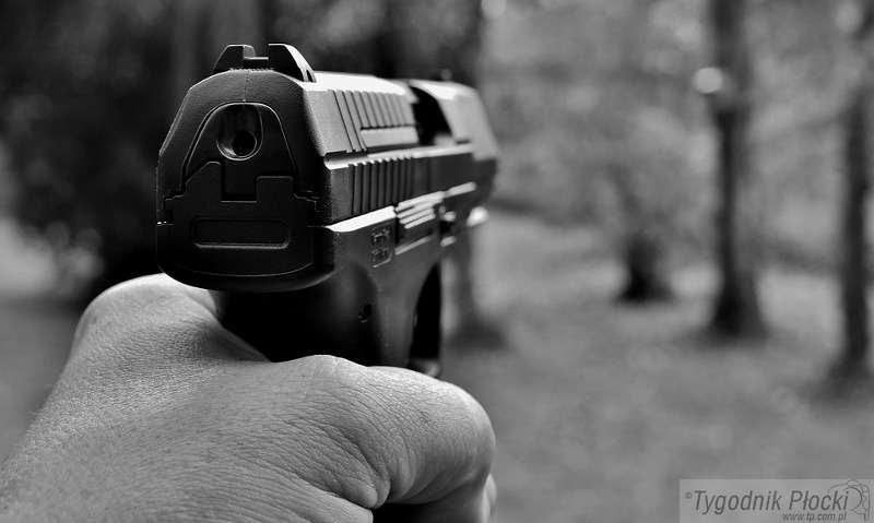 W Radziwiu policjanci strzelali do samochodu. Zatrzymali dwóch mężczyzn