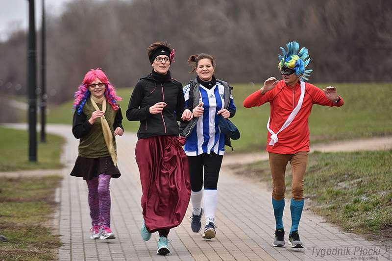 Sylwestrowe bieganie nad Sobótką [ZDJĘCIA]