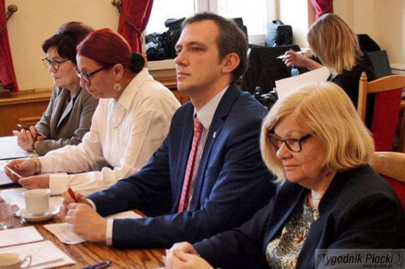 Burmistrz Gostynina zarobi 10 188 zł