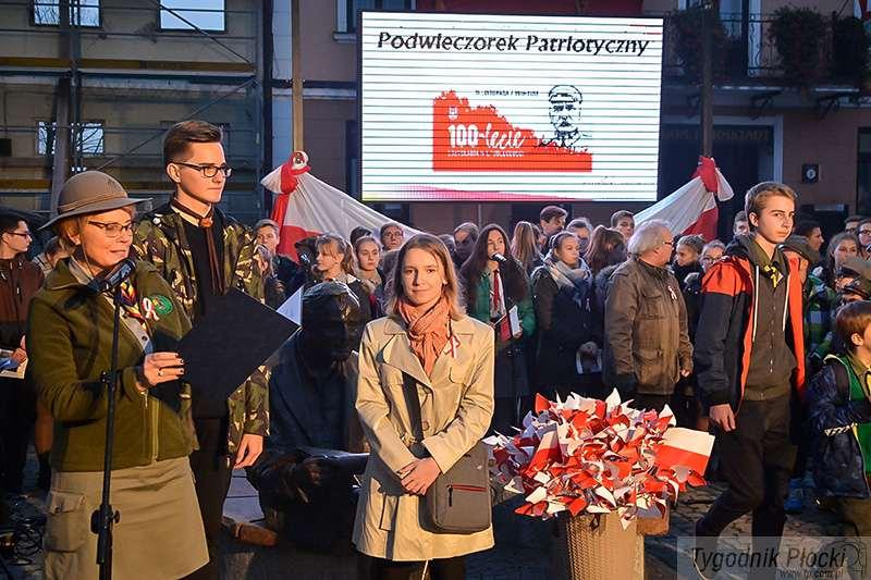 Śpiewali dla Niepodległej. Podwieczorek Patriotyczny na Starym Rynku [ZDJĘCIA]