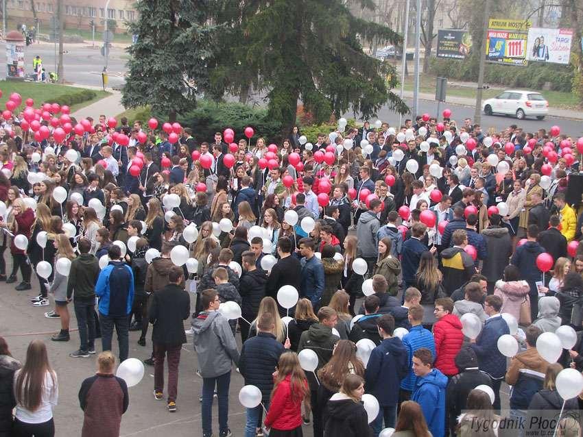 1040 osób śpiewało hymn [ZDJĘCIA]