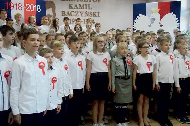 Wspólne śpiewanie hymnu