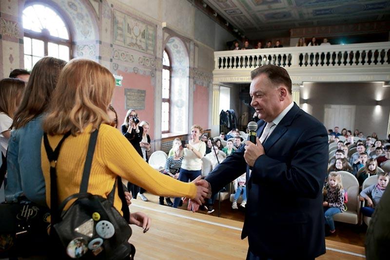 Marszałek poprowadził lekcję o Mazowszu
