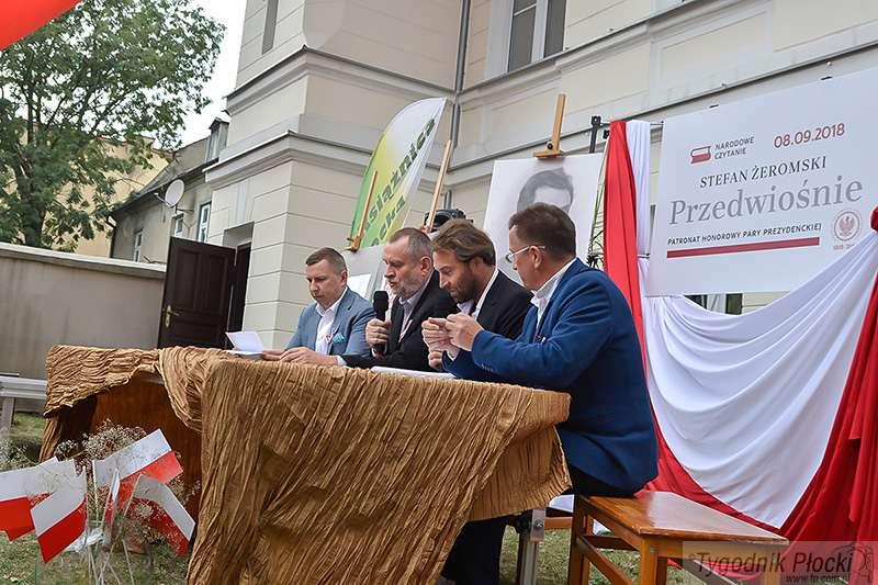 Narodowe Czytanie w ogrodzie Książnicy [ZDJĘCIA]