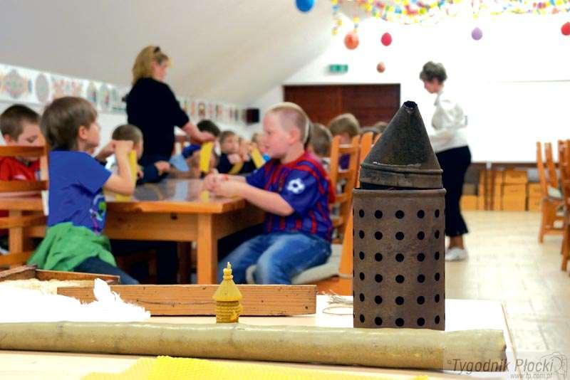 Wycinanki, przejażdżki bryczką i gry dziadków
