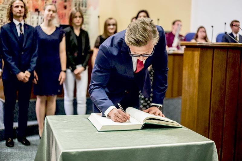 Pamiątkowe wpisy  płockich prymusów
