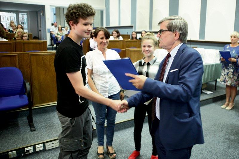 Najlepsi gimnazjaliści  w Ratuszu