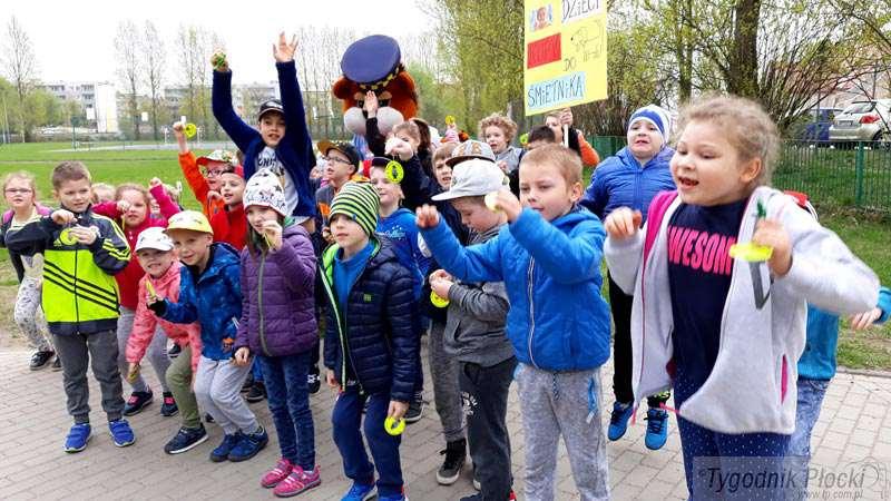 Trawniki dla dzieci – kupy do śmieci