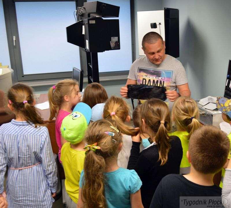 Dzieci odwiedziły komendę