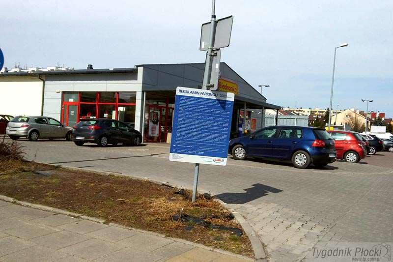 Płatny parking pod Biedronką nie podoba się klientom