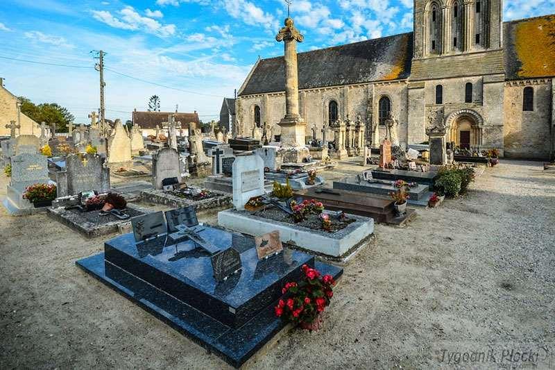 Kradzież na cmentarzu
