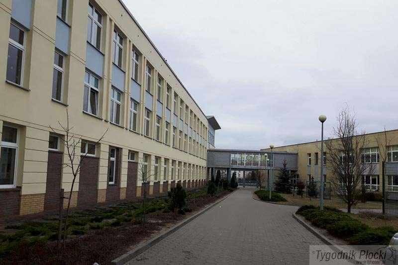 Rodzice uczniów klas VI z SP 22 nie chcą zmiany szkoły