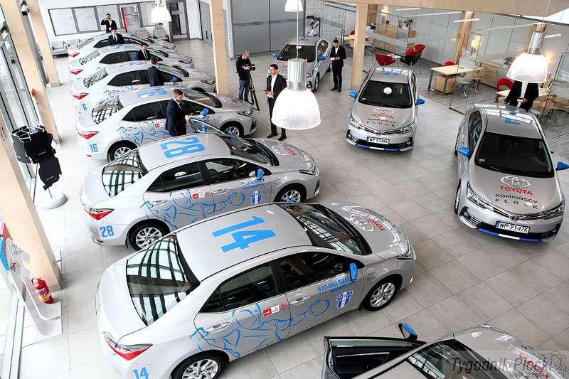 Toyoty dla piłkarzy i trenerów SPR ORLEN Wisły Płock [ZDJĘCIA]