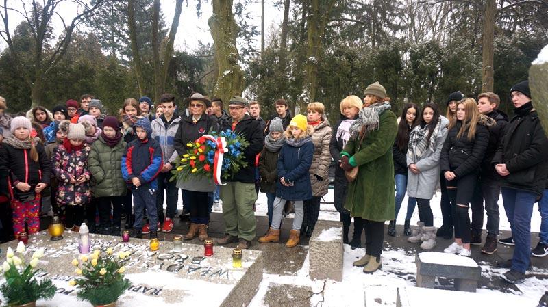Odwiedzili grób Broniewskiego