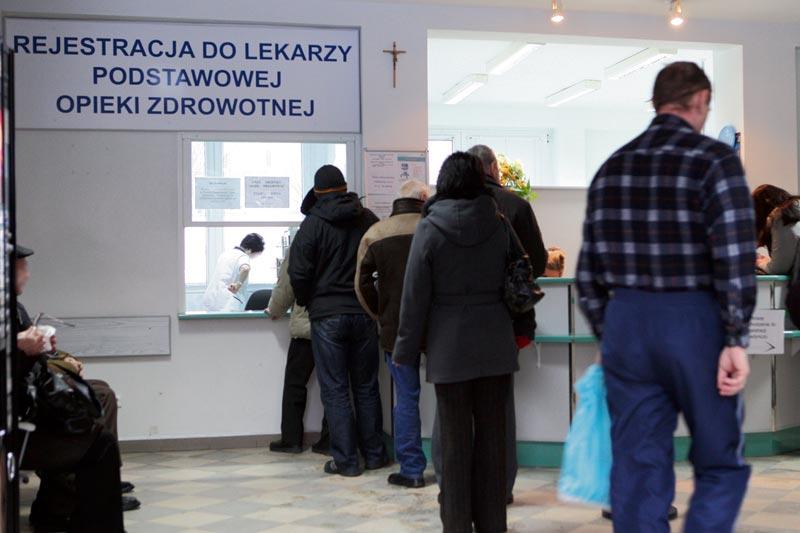 Kolejki w przychodniach i aptekach