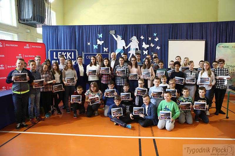W SP 15 tablety zamiast plecaków