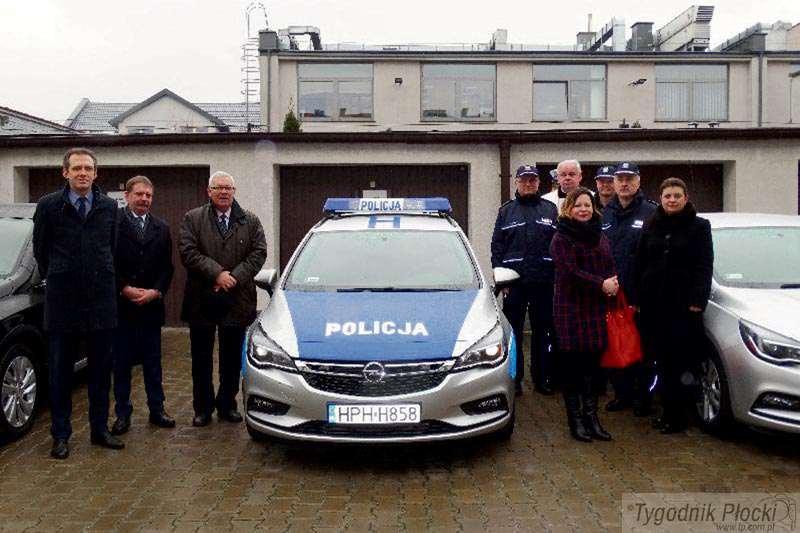 Nowe radiowozy  dla gostynińskich policjantów