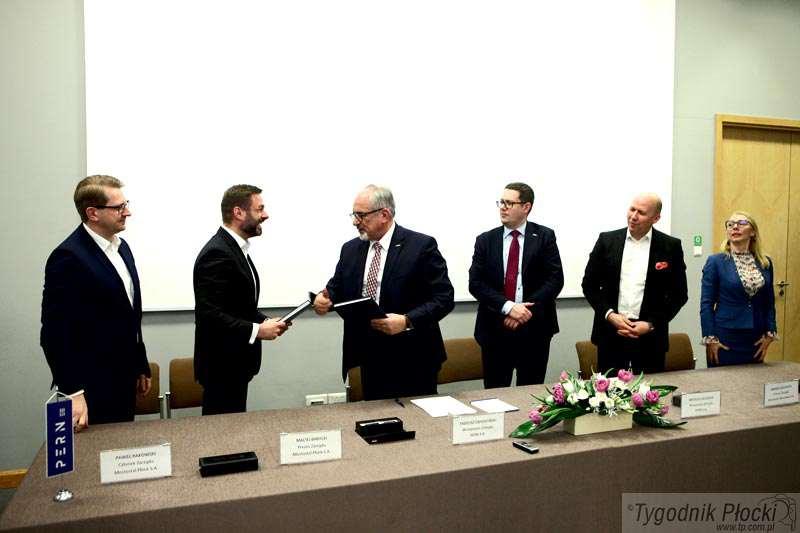 Mostostal Płock i Mostostal Warszawa wybudują nowe zbiorniki na ropę