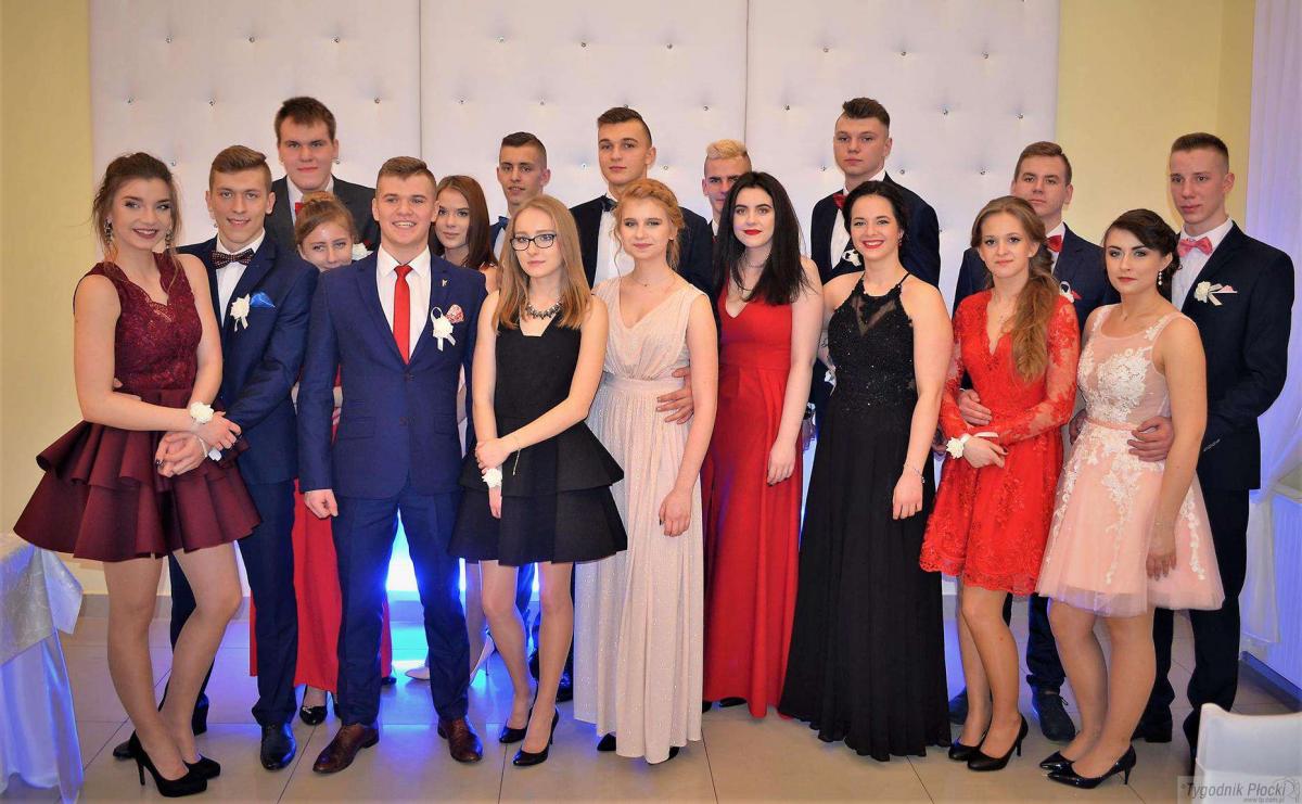 Studniówka dwóch mundurówek PUL -Gostynina i Sierpca [ZDJĘCIA]