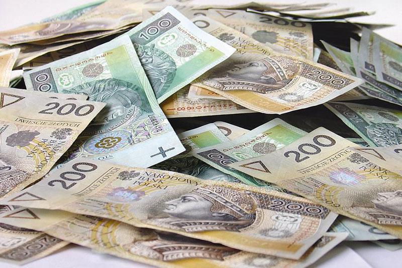 Pracownica banku wyłudziła miliony złotych