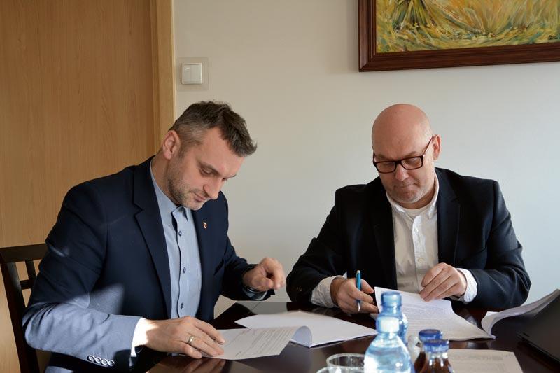 Umowa  na przebudowę stadionu