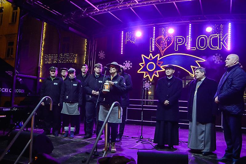 Opłatek na Starym Rynku. Wigilia przed Ratuszem w Płocku [ZDJĘCIA]