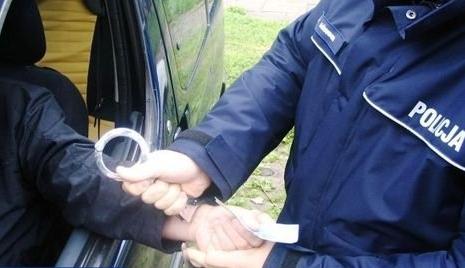 Pijany kierowca chciał wręczyć policjantom łapówkę