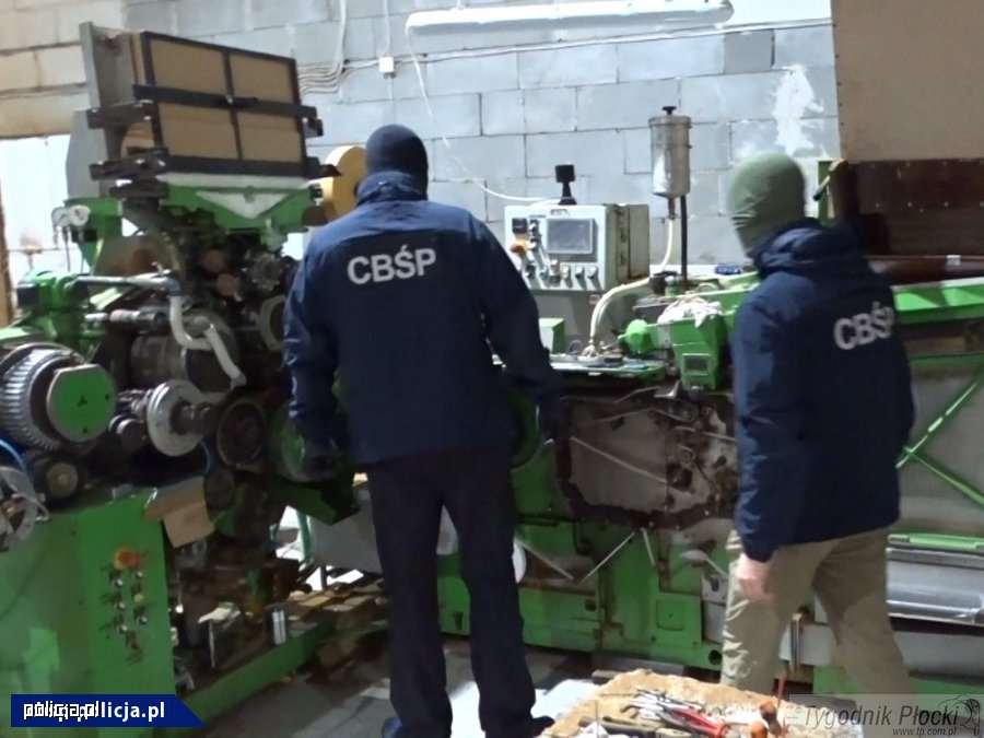 CBŚP zlikwidowało nielegalną fabrykę papierosów pod Płockiem