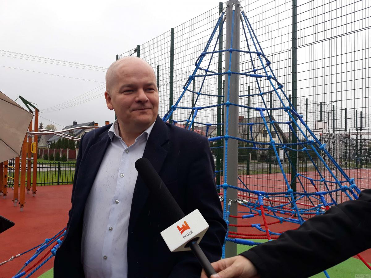 Inwestycja przy pl. Teligi zakończona: boisko i plac zabaw