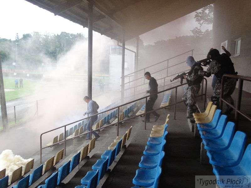 Atak na gostynińskim stadionie. Na szczęście to tylko ćwiczenia