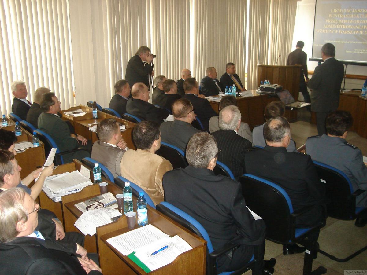 Sesja Rady Powiatu w Płocku – koniec z Ecoriverem i pieniądze z obligacji