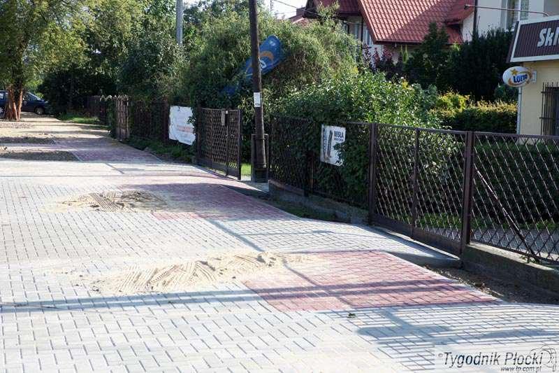 Dlaczego jezdnia jest tak wysoko?