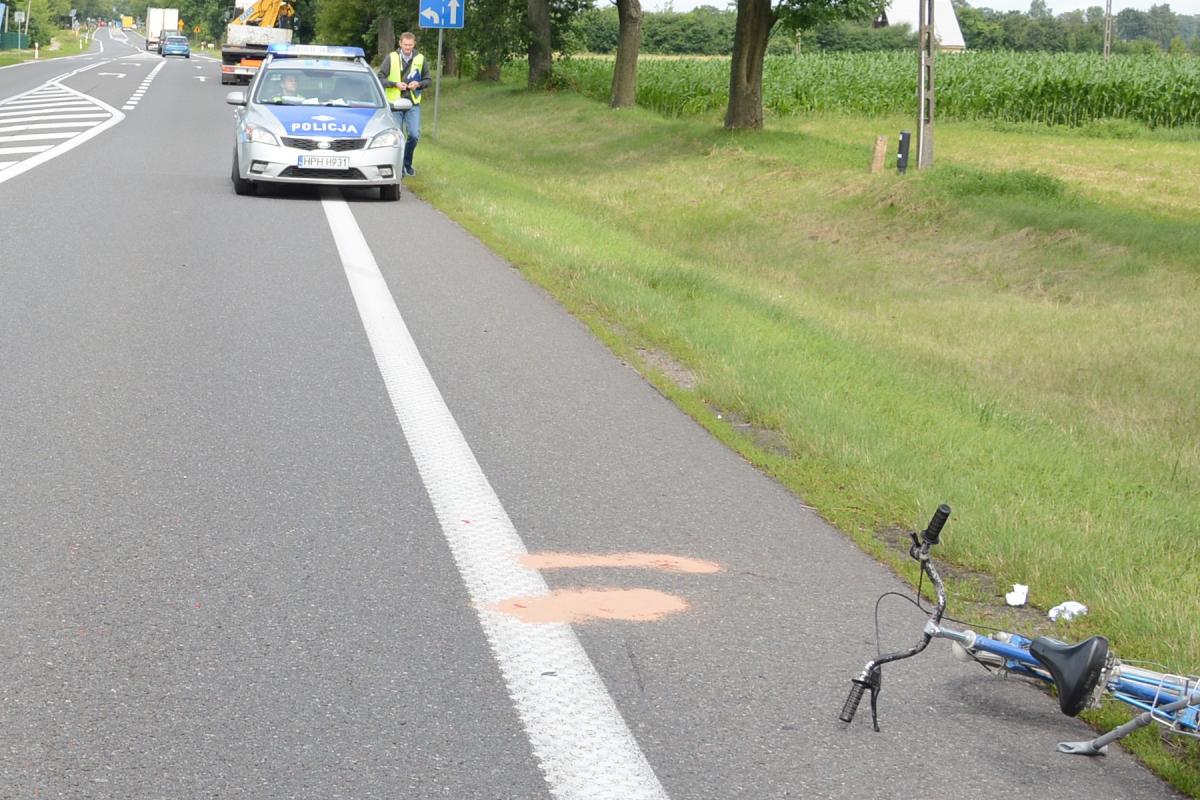 Wypadek w Borkowie Kościelnym. Poważnie ranny rowerzysta