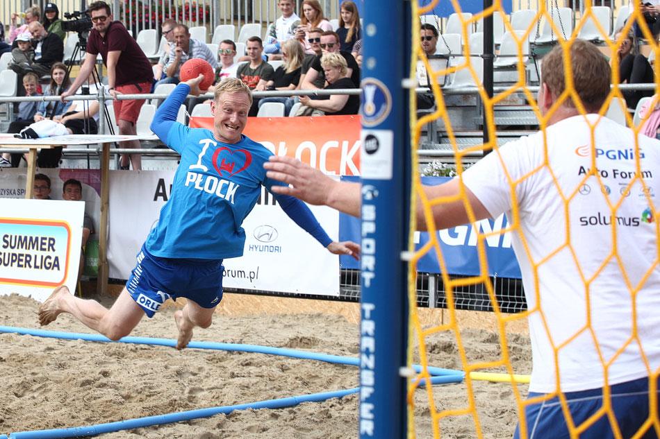 Zwyciężyła piłka ręczna plażowa