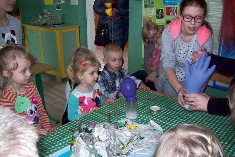 Dzieci biorą przykład z Ignacego Łukasiewicza