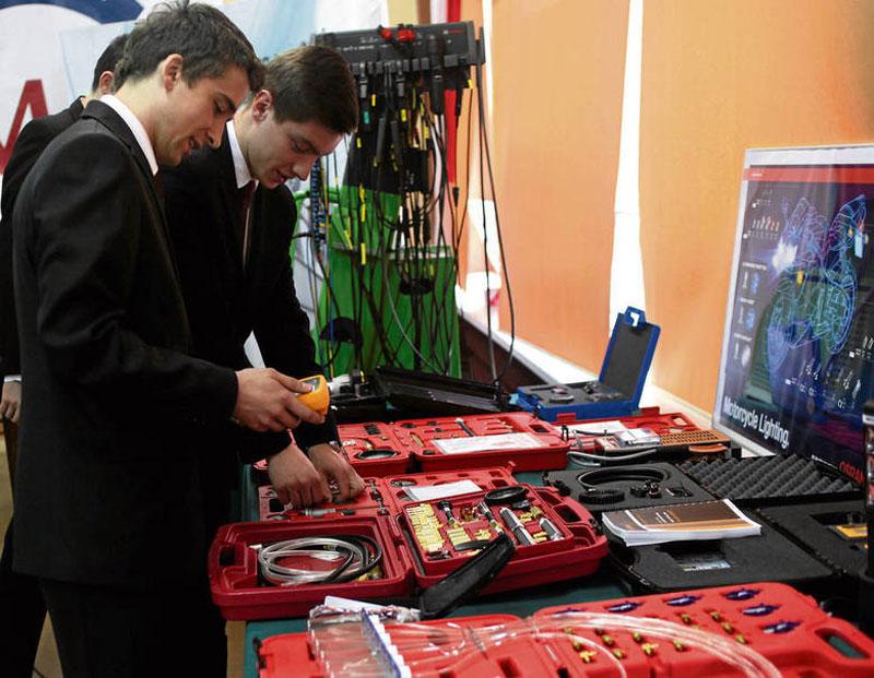 Elektryk w Warszawie i mechanik w Poznaniu – czy absolwenci zawodówek zarobią najwięcej?