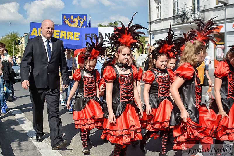 Kolorowa parada przeszła ulicami miasta [ZDJĘCIA]