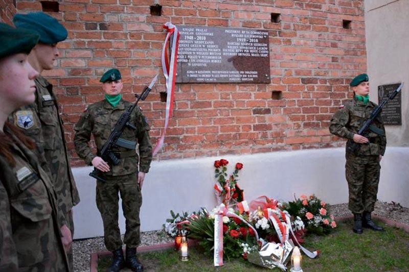 Upamiętnieni tablicą