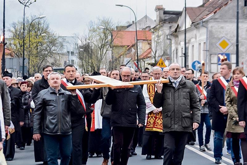 Niezwykła  droga krzyżowa