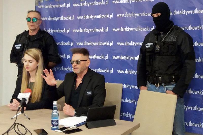 Wspiera ją detektyw Rutkowski
