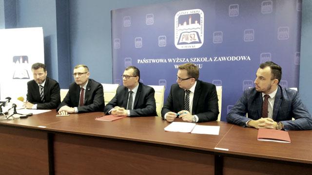 Akademia Mazowiecka w miejsce PWSZ