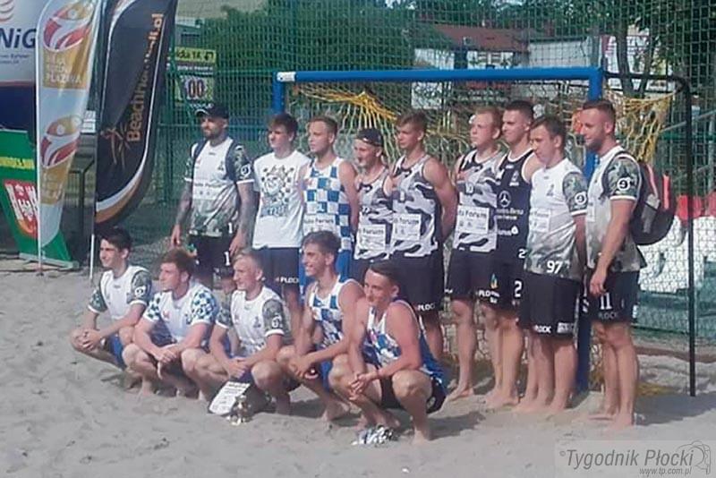 Nie ma silnych na płocką plażówkę