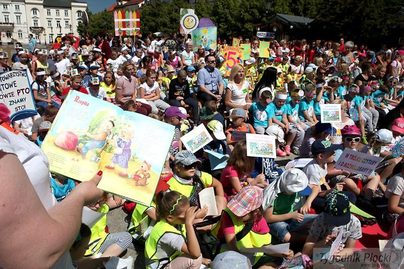 Rekord czytania na płockiej Starówce [ZDJĘCIA, WIDEO]