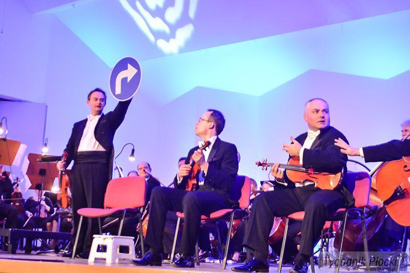 Klasyka na wesoło. Grupa MoCarta zagrała z orkiestrą [ZDJĘCIA]