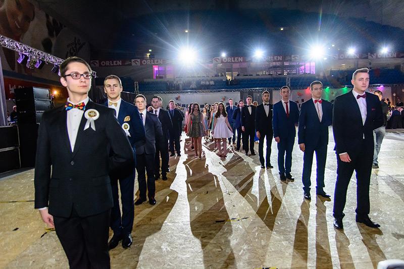 III Liceum odtańczyło poloneza [ZDJĘCIA]