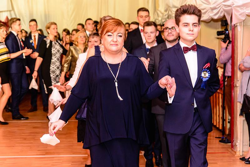 Studniówka Małachowianki w murach szkoły [ZDJĘCIA]
