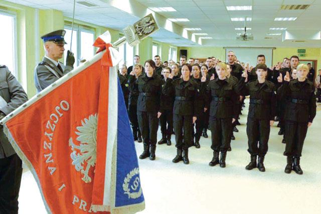 Na Mazowszu przybyło policjantów