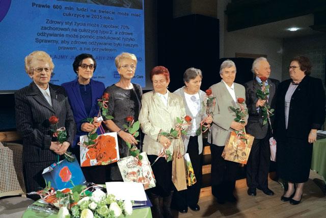 Odznaczenia, kwiaty i… tort
